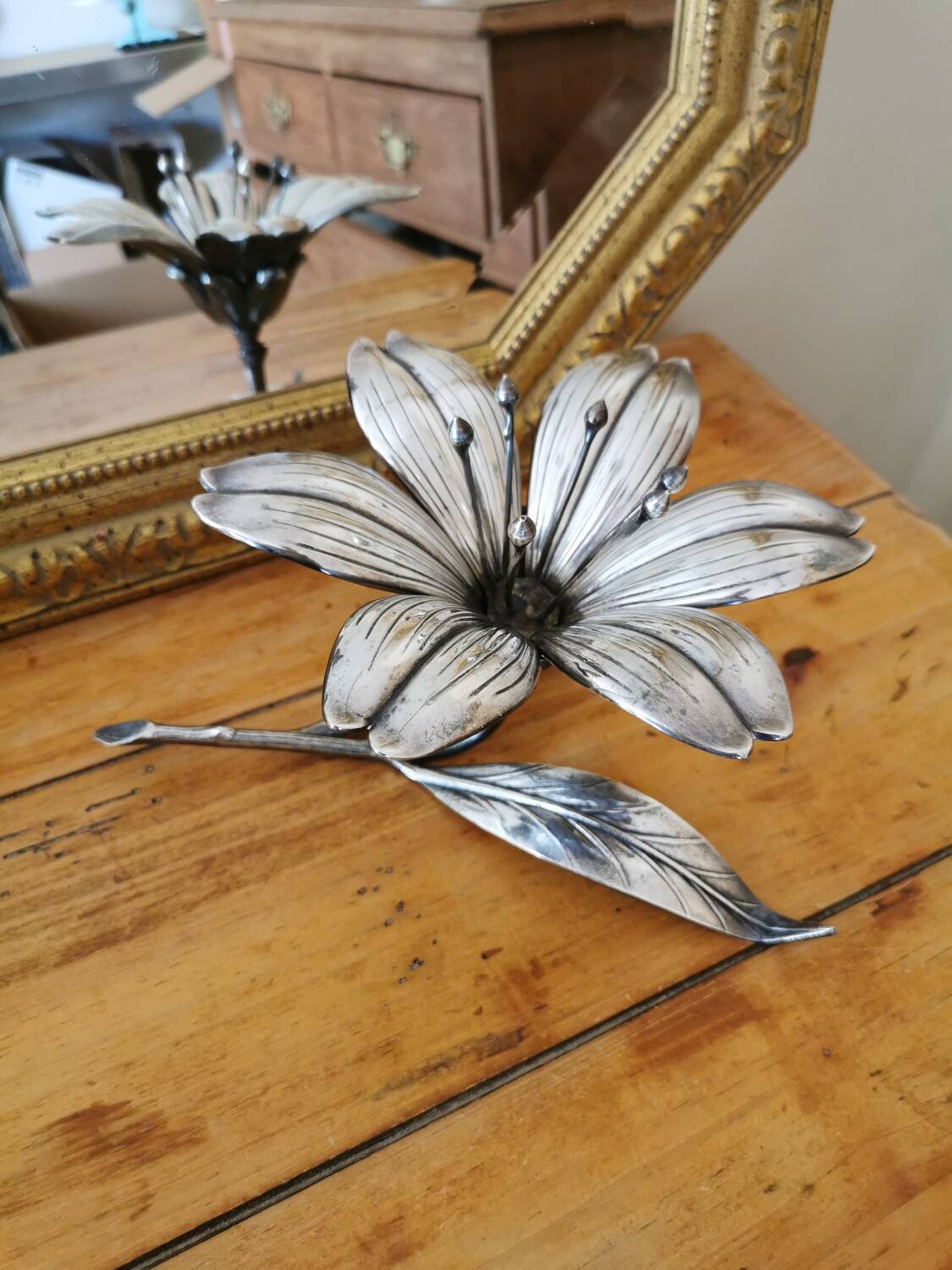 Vintage ashtray flower in silver metal