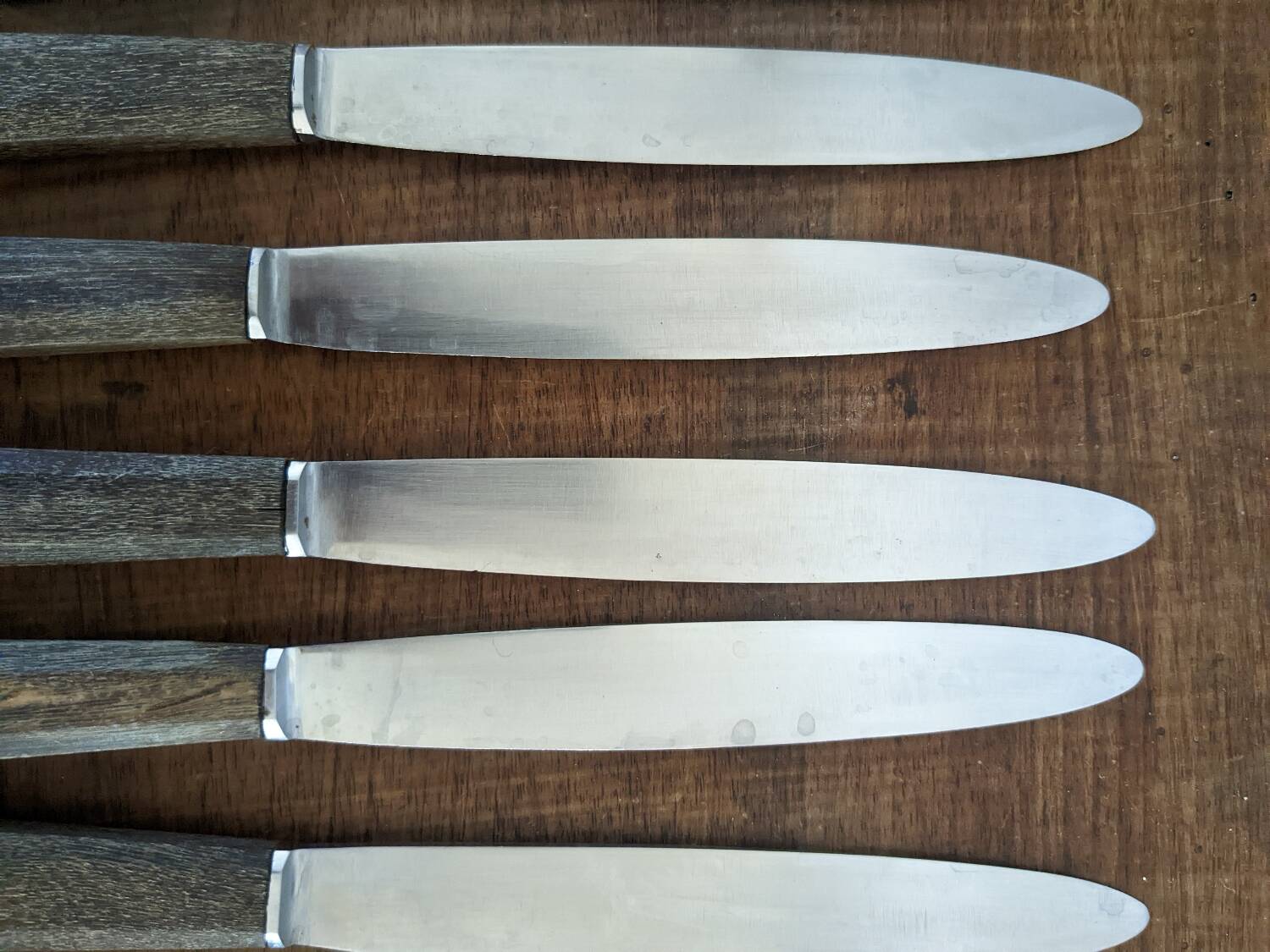 Ensemble de 12 couteaux manches en corne