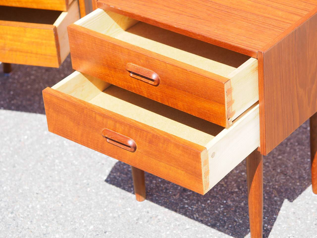 Pair of 2 vintage Danish bedside tables from the 1960s, in teak.