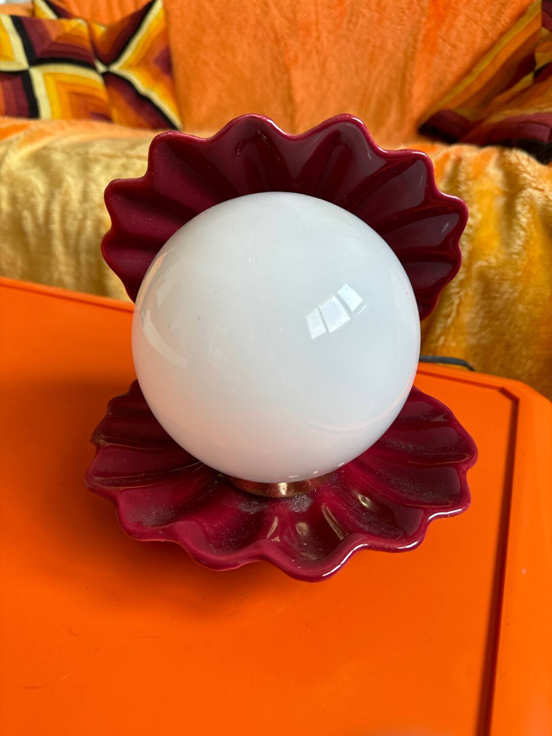 Burgundy ceramic shell lamp