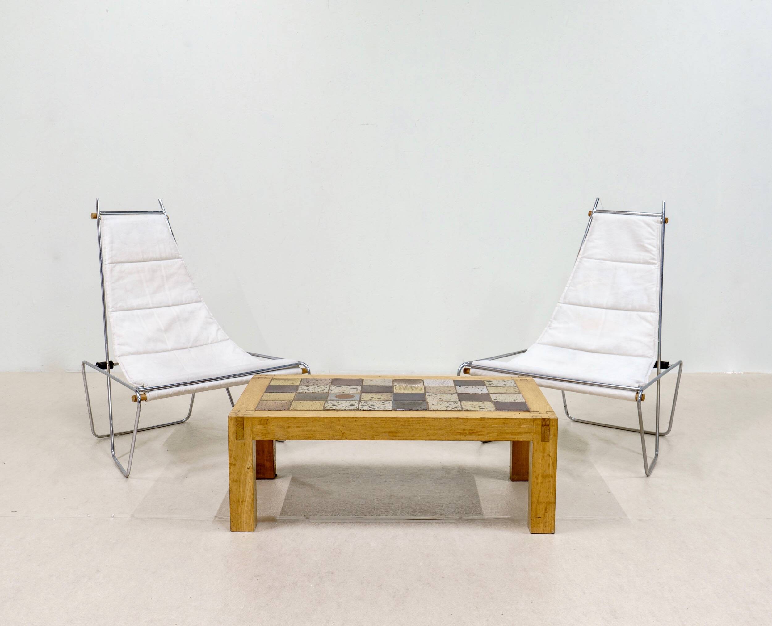 A pair of low chairs. France 70s