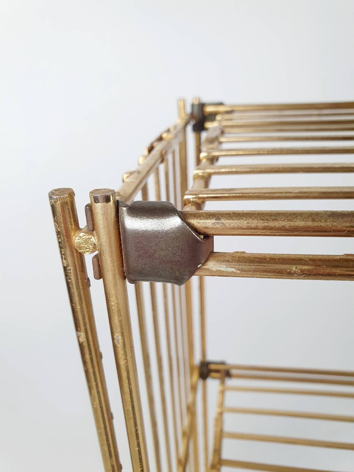 Modular gold metal wire shelf