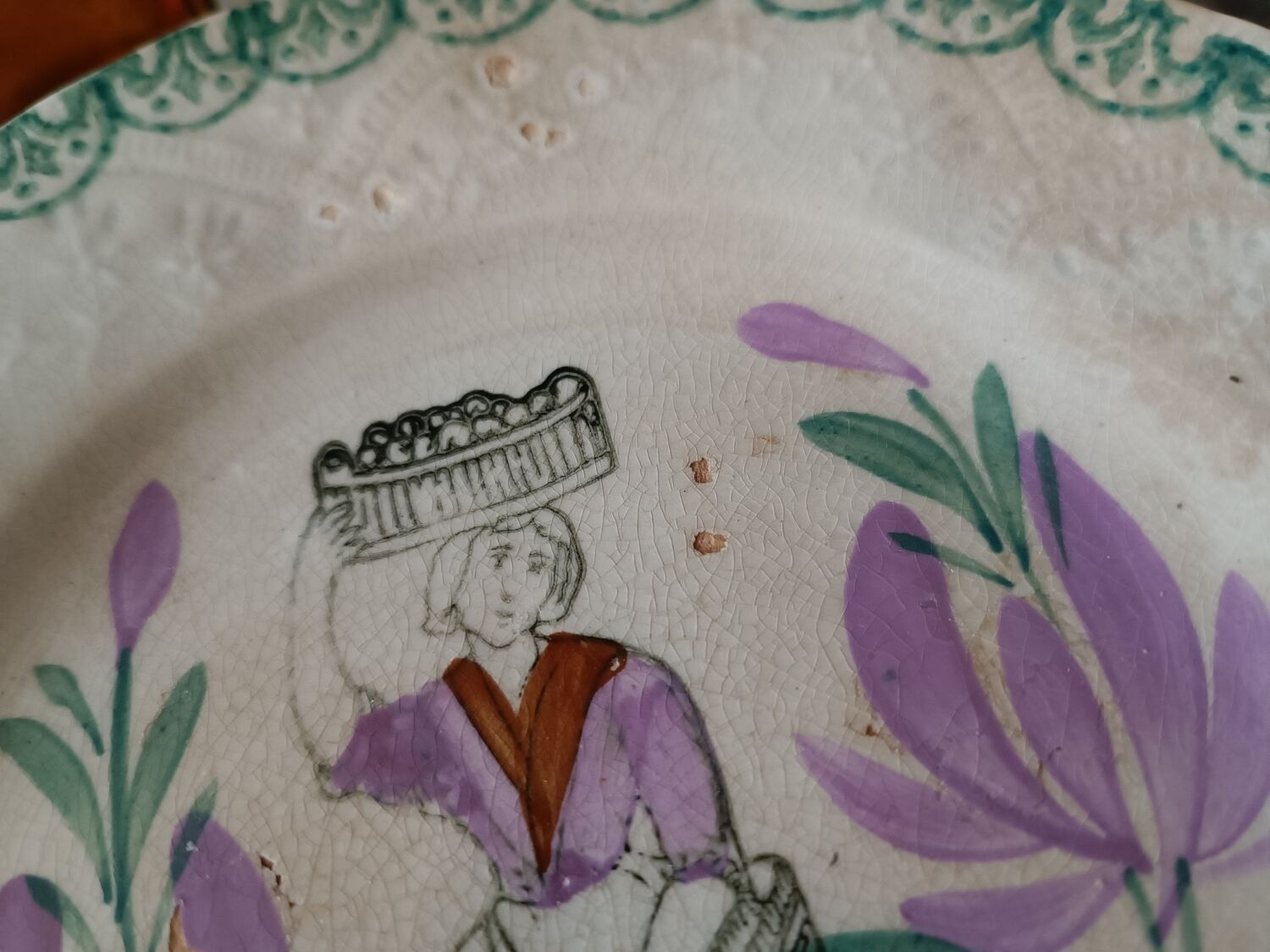Lot plat creux et 4 assiettes Saint Amand vers 1900