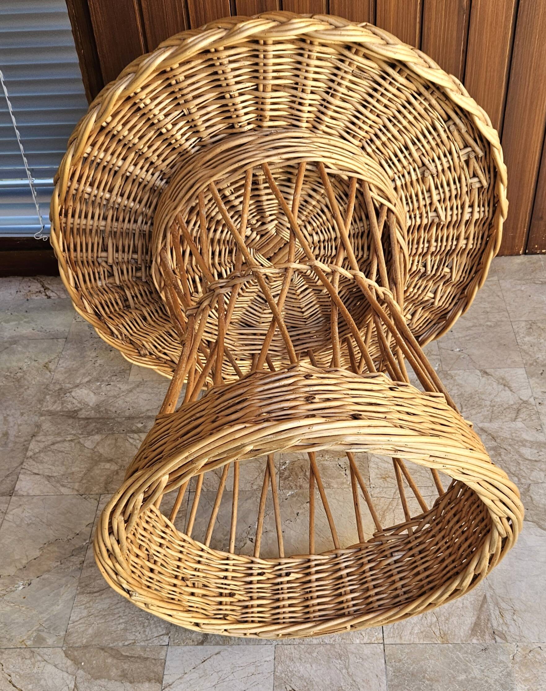 Round rattan coffee table