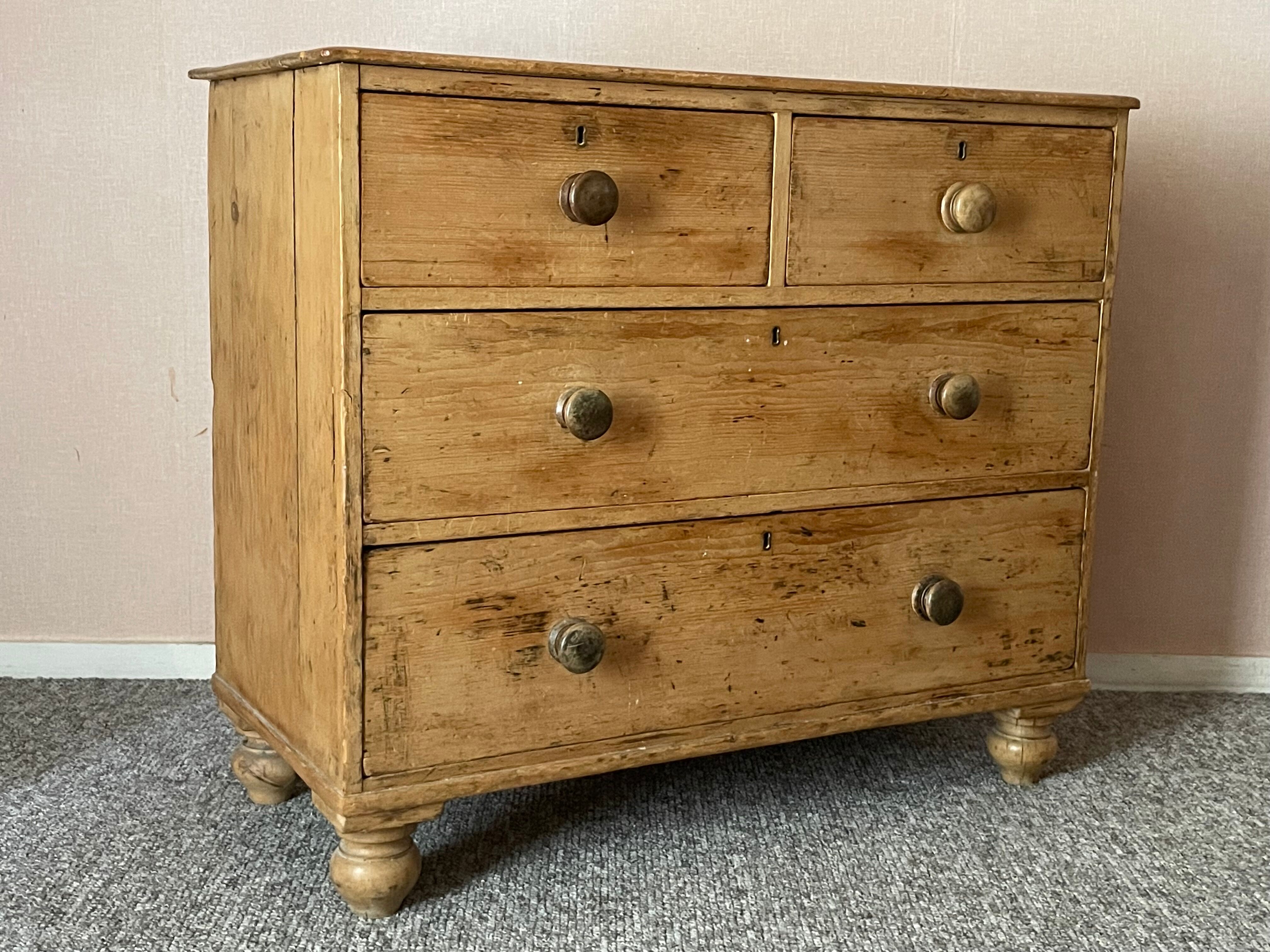 English chest of drawers made of pine wood
