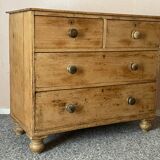 English chest of drawers made of pine wood