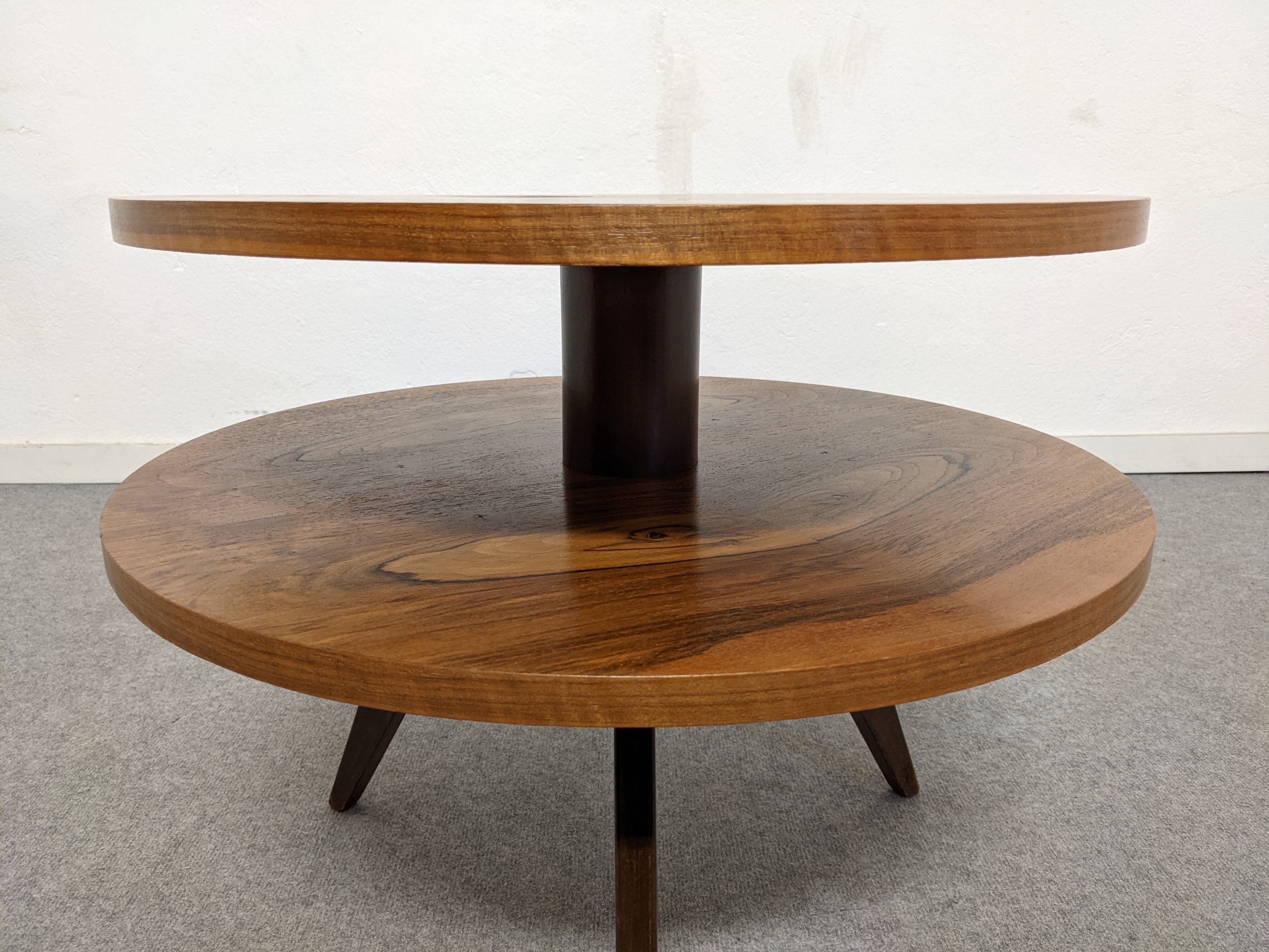 Round tripod coffee table from the 50s/60s