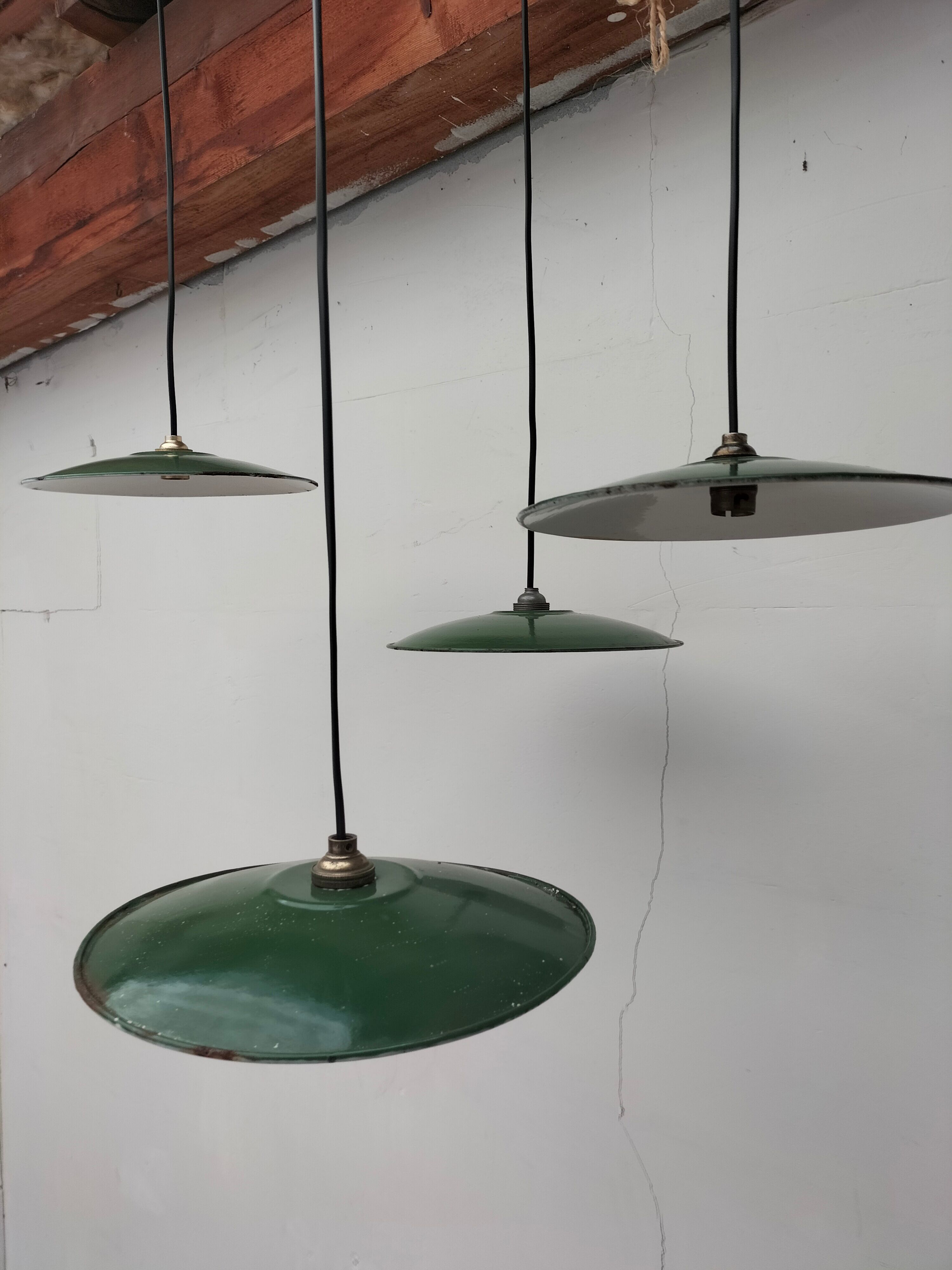 4 hanging lamps