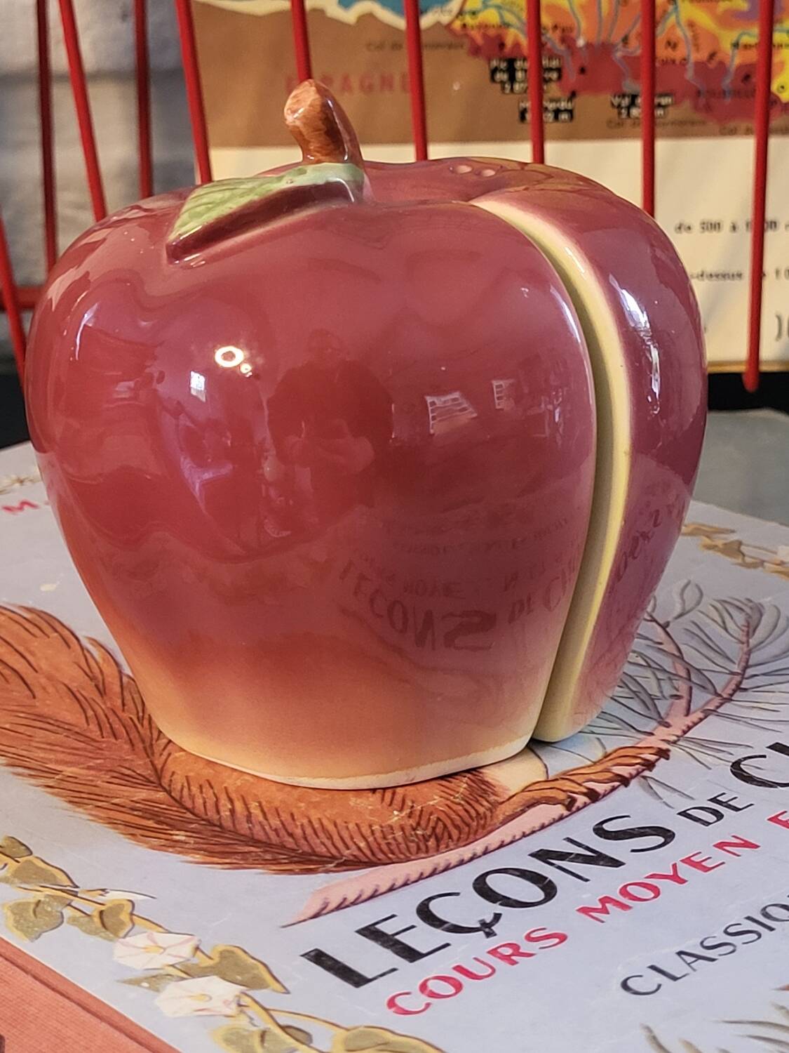 Apple salt and pepper shaker