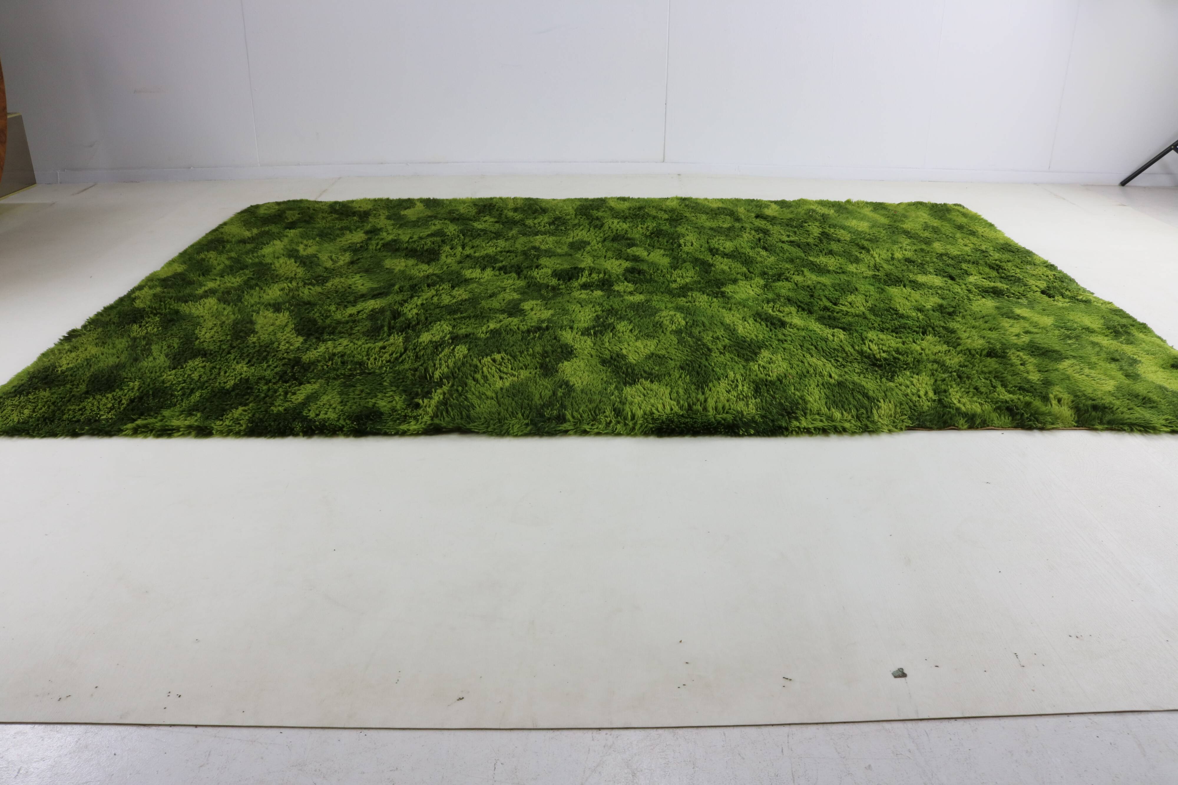 Nice mixed green rug