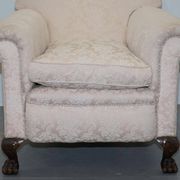 Victorian suite in damask, walnut frame, legs carved in lion's paw.