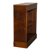 Bibliothèque naine Brights of Nettlebed style Sheraton en orme burr, noyer et acajou