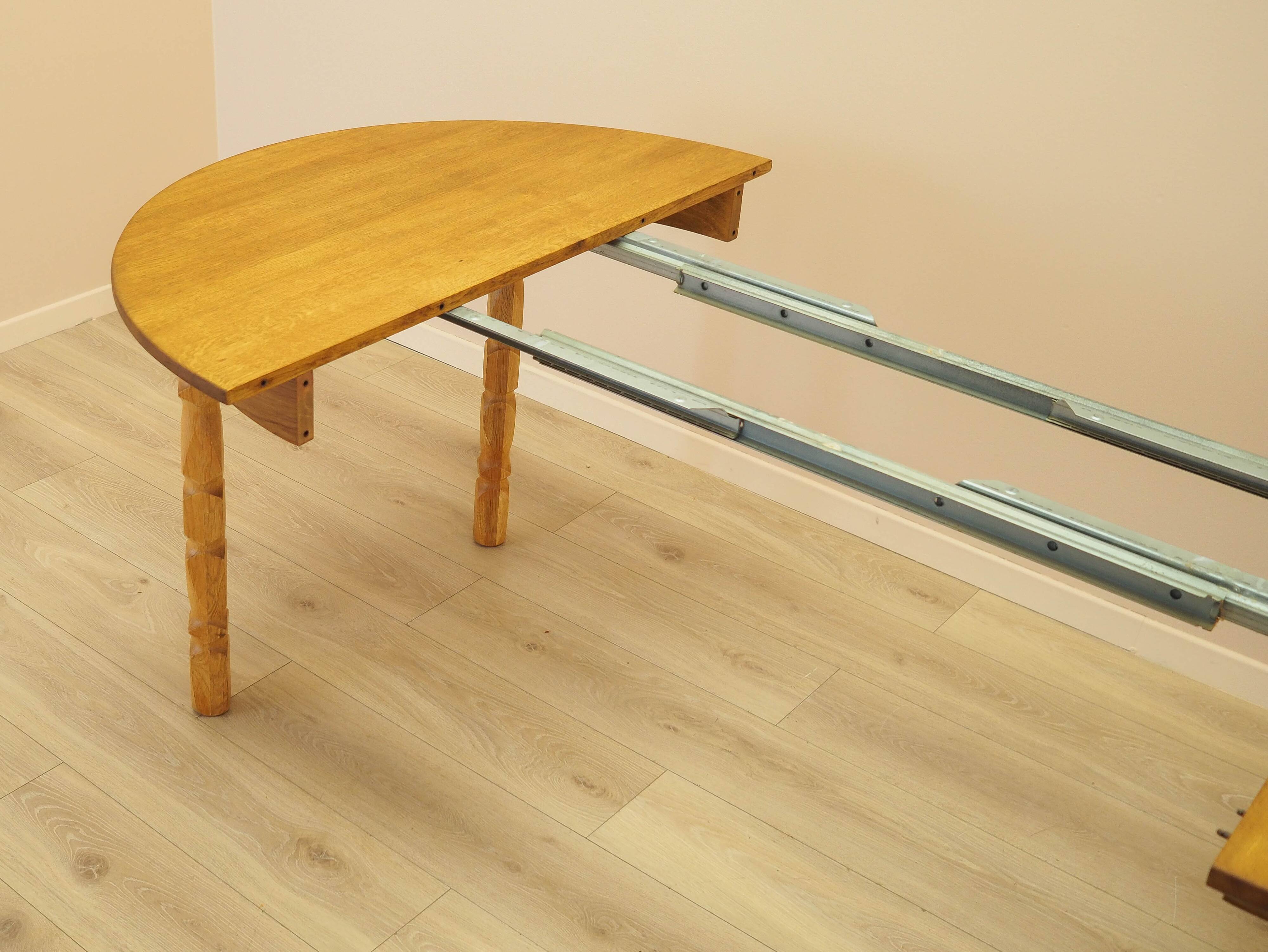 Round oak table, Danish design, 1960s, designer: Henning Kjærnulf