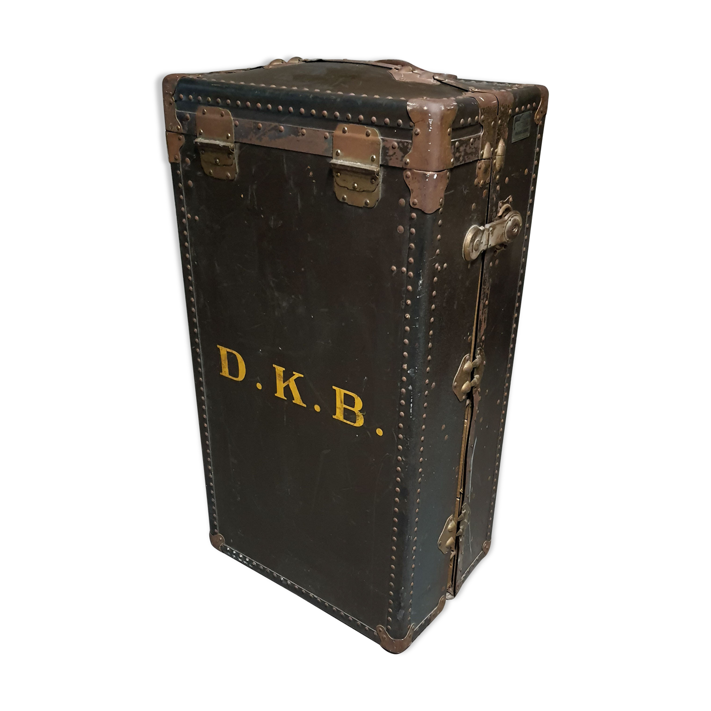 Large travel trunk of the brand Victor Wardrobe Luggage 1920
