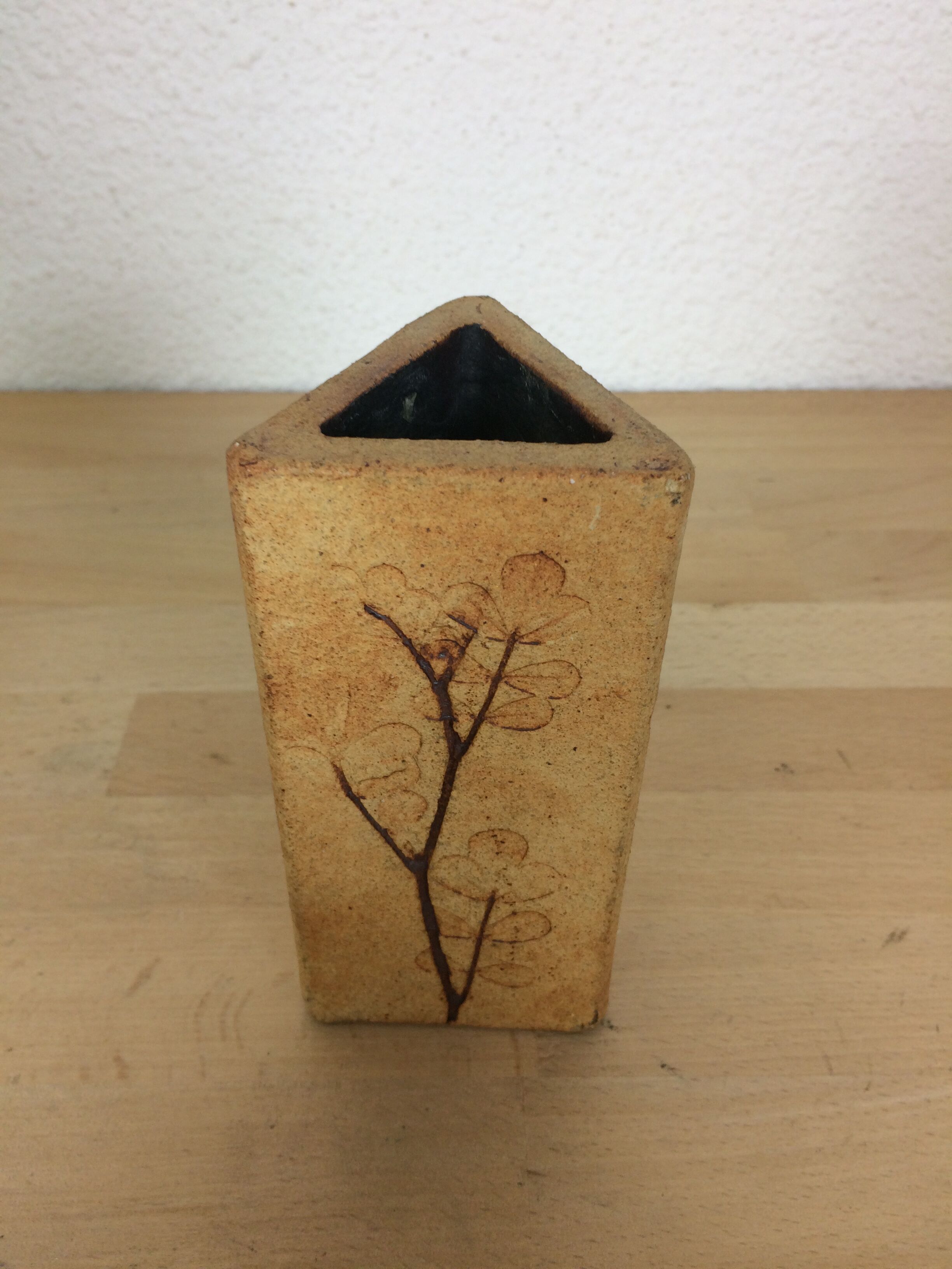 Raymonde Leduc herbarium triangular vase, ceramics