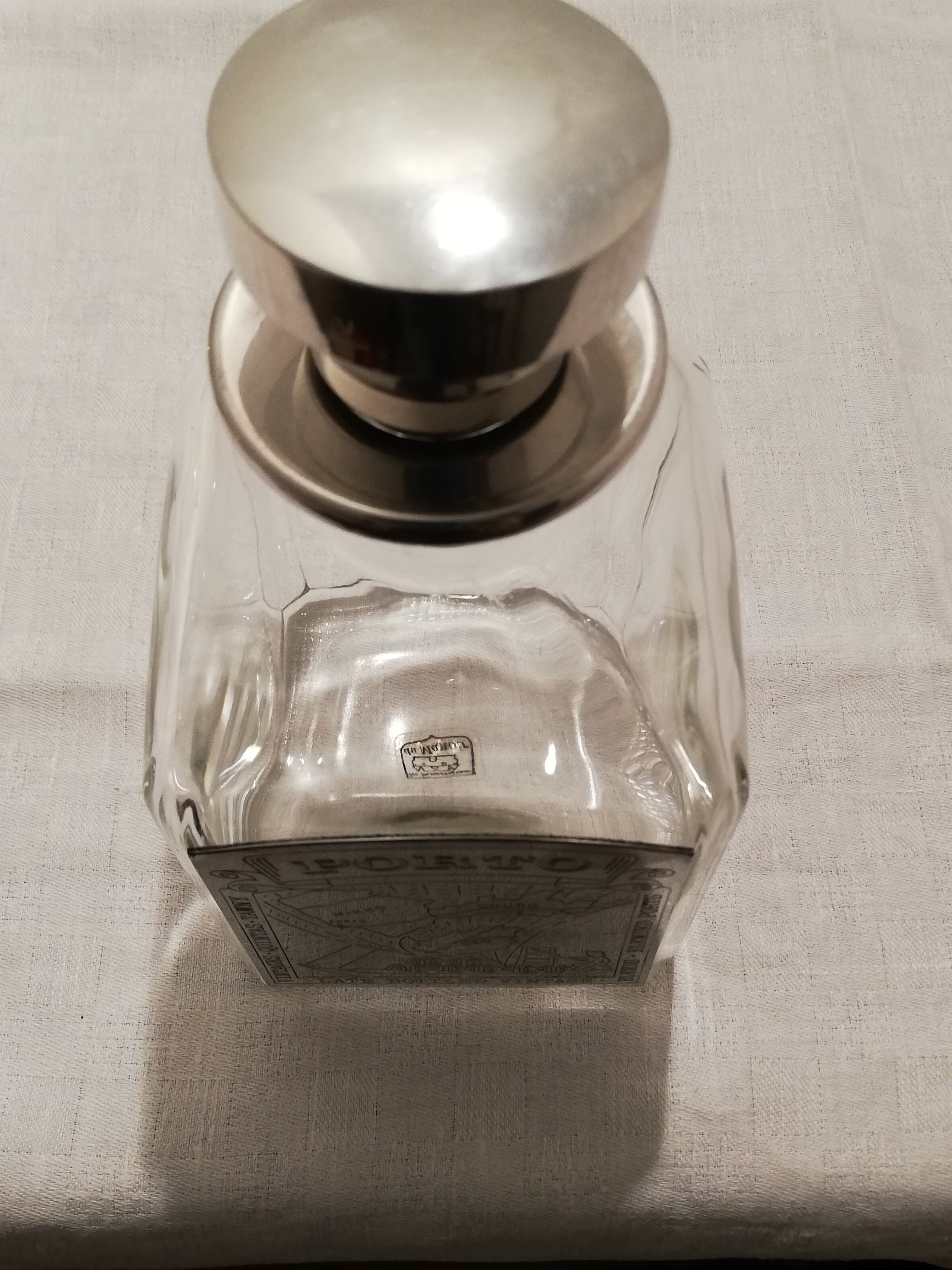 House whisky carafe "The Etains Du Manoir"