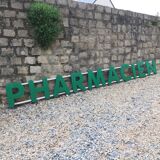 Enseigne lettres en bois vertes pharmacien
