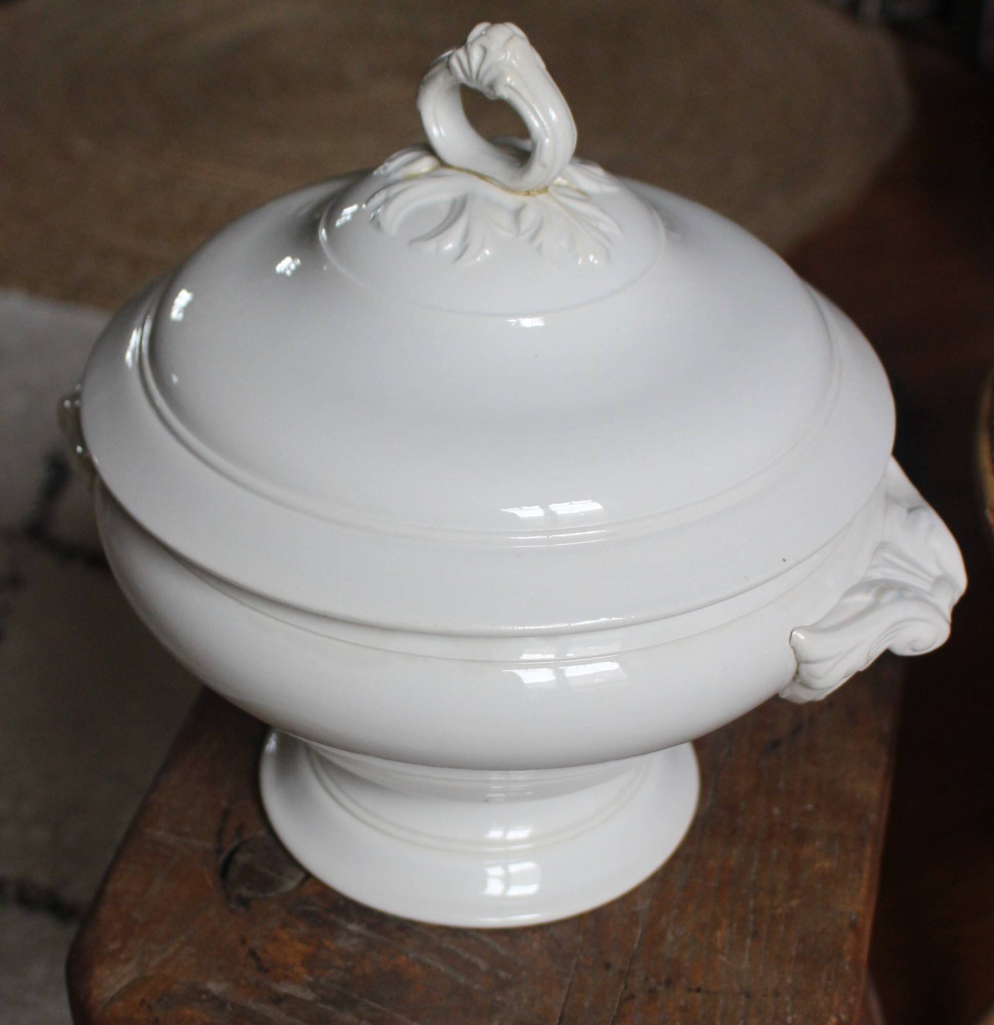 Pexonne FF iron earth white soup tureen