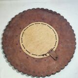 Miroir circulaire convexe en cuir. Espagne, années 1970.