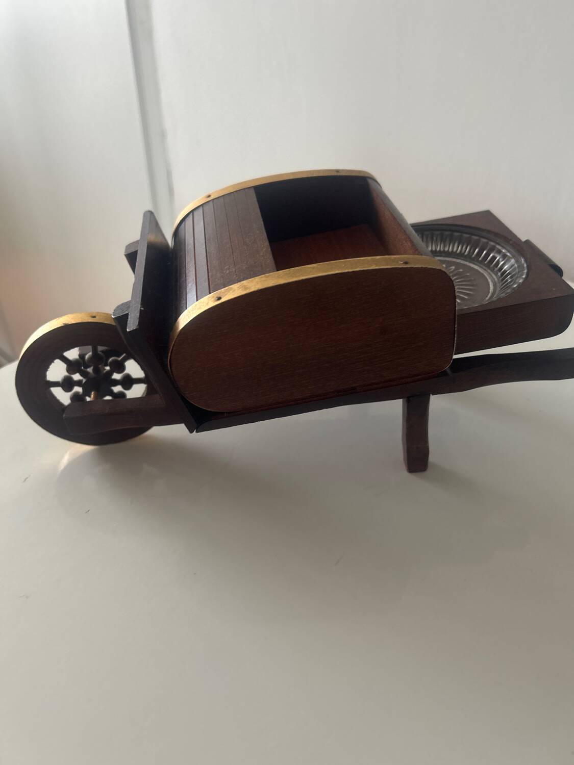 Wheelbarrow cigarette box with ashtray