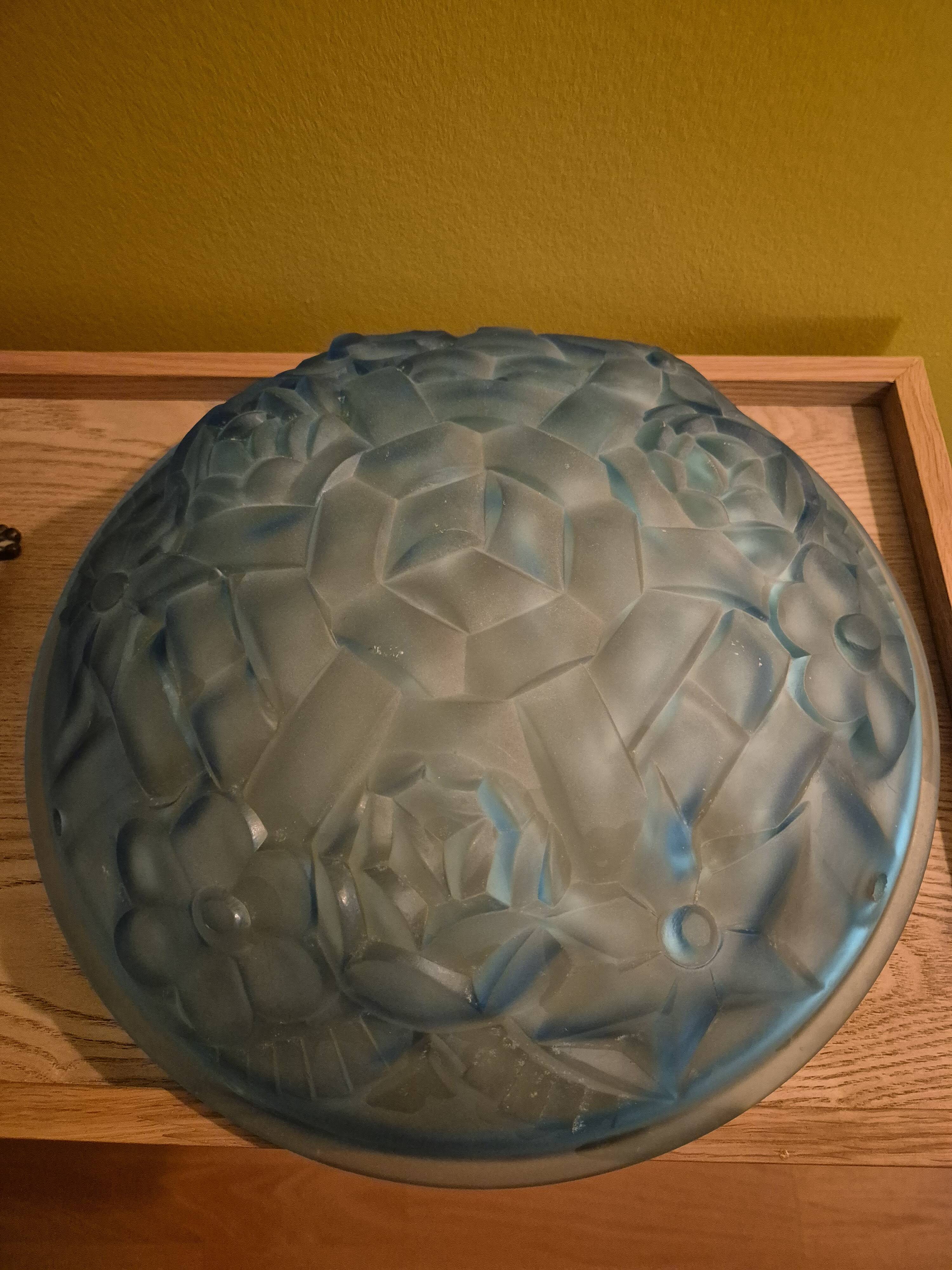 Art Deco ceiling light in pressed glass signed Degué – Ø 35 cm