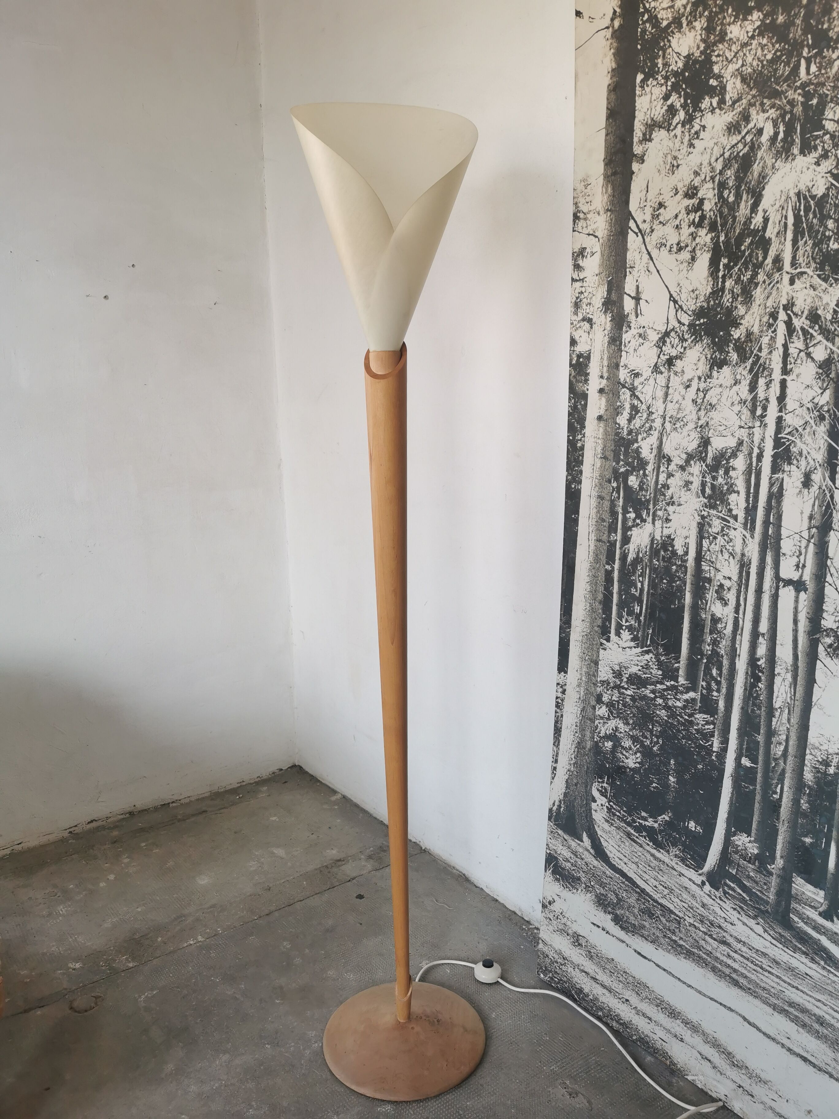 Floral wooden floor lamp