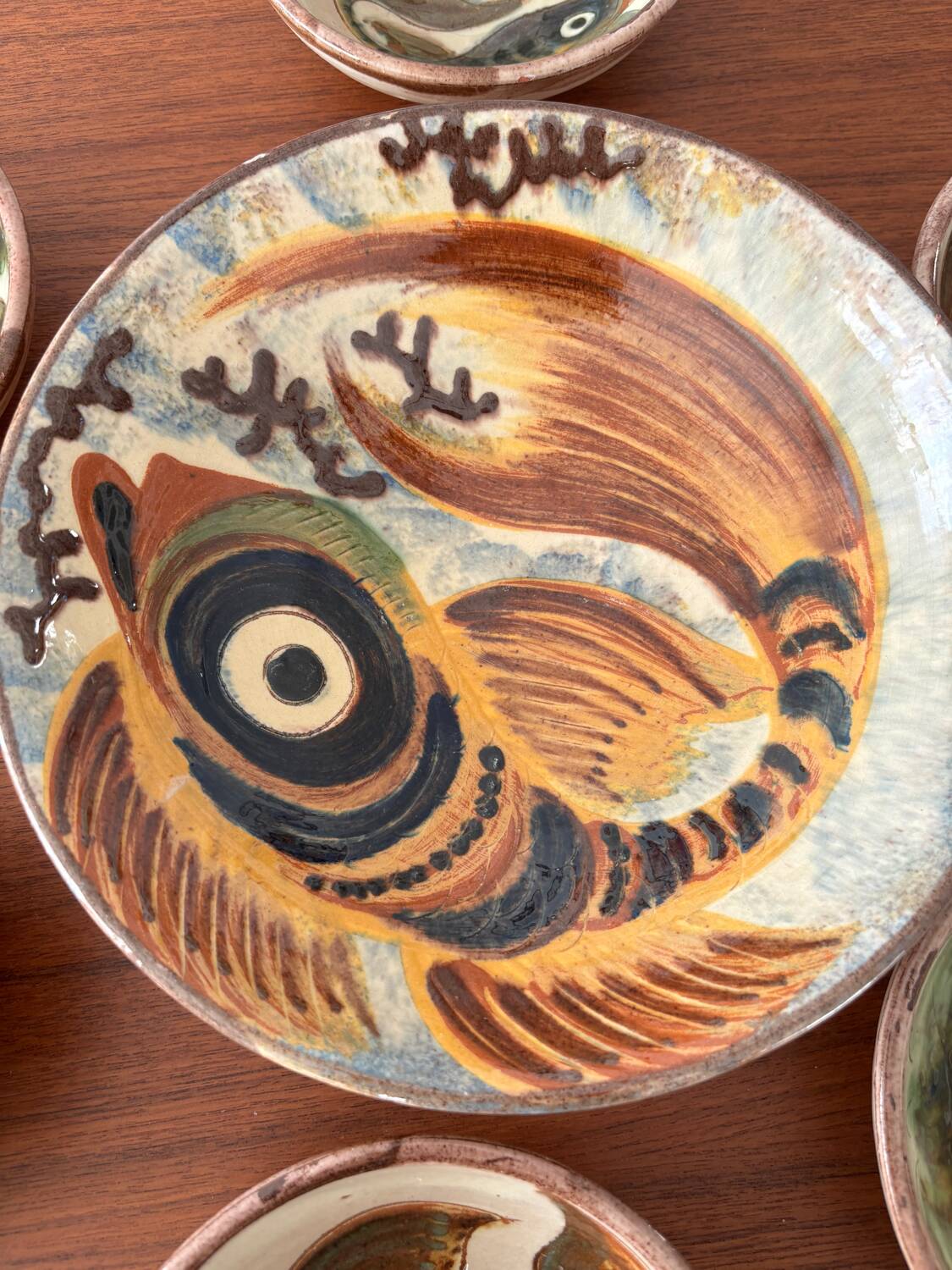 Service en céramique Puigdemont, plat creux et 6 coupelles décor poisson