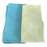 Lot duo, compose de deux grandes serviettes en coton et lin teintées bleue et verte anis, brodées,
