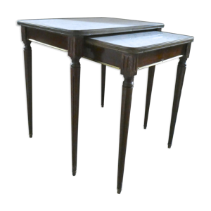 Tables gigognes en bois foncé et marbre blanc
