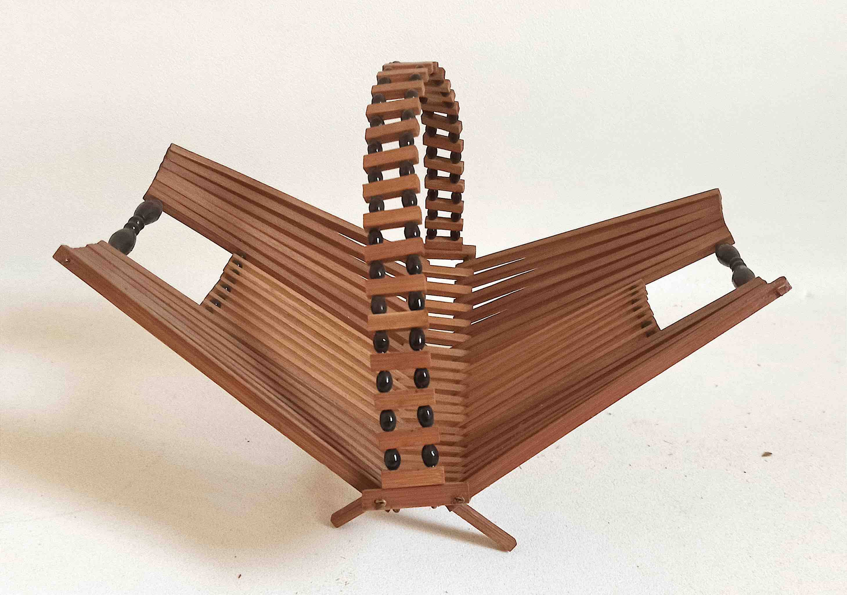 Scandinavian 50s foldable fruit basket