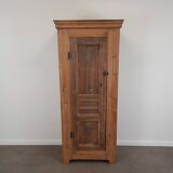 Armoire parisienne en sapin