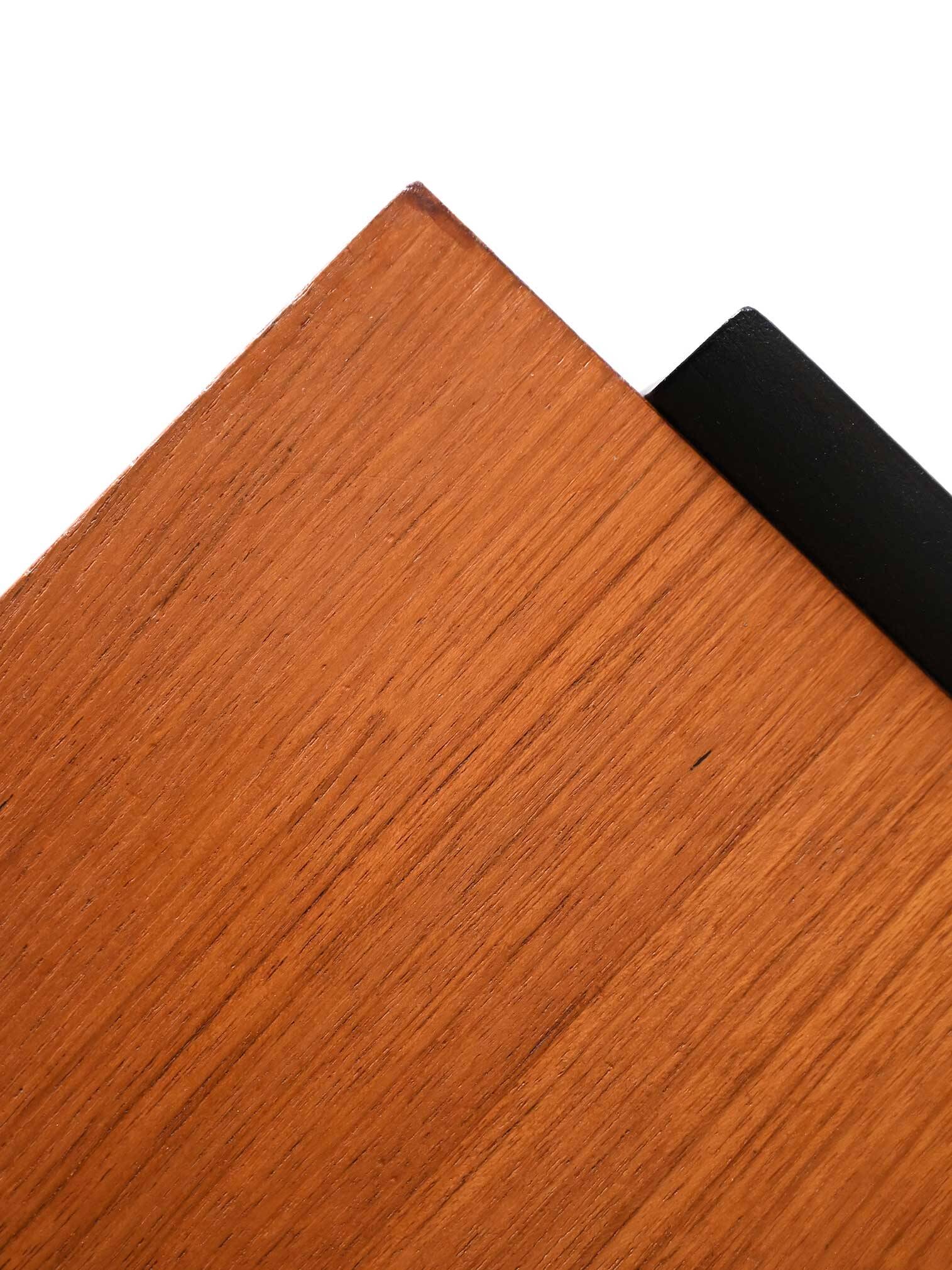 Table de chevet vintage scandinave en teck avec quatre tiroirs