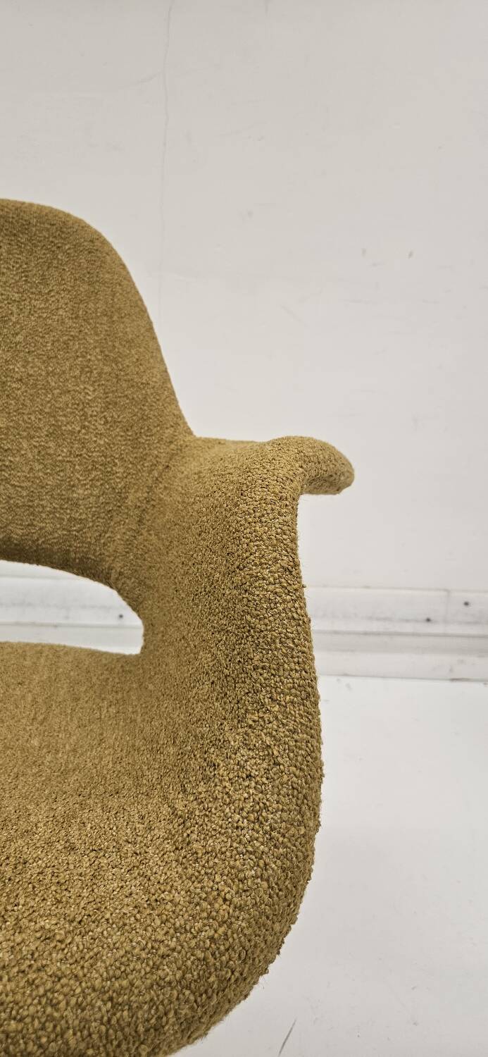 Chaise Boucle Charles Eames Organic de Vitra