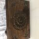 Ancien petit banc sculpté à la main