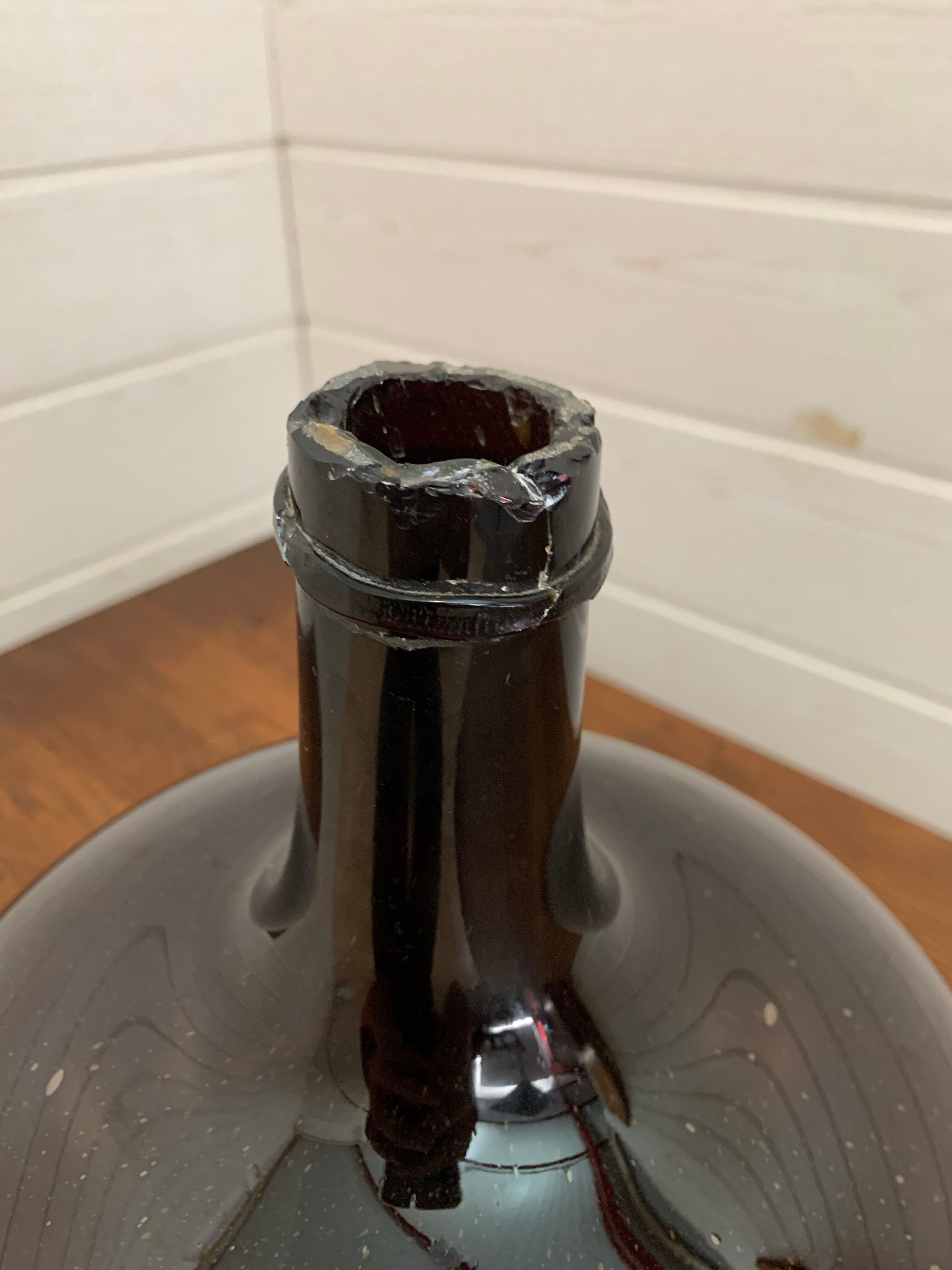 Demijohn in blown glass nineteenth amber color