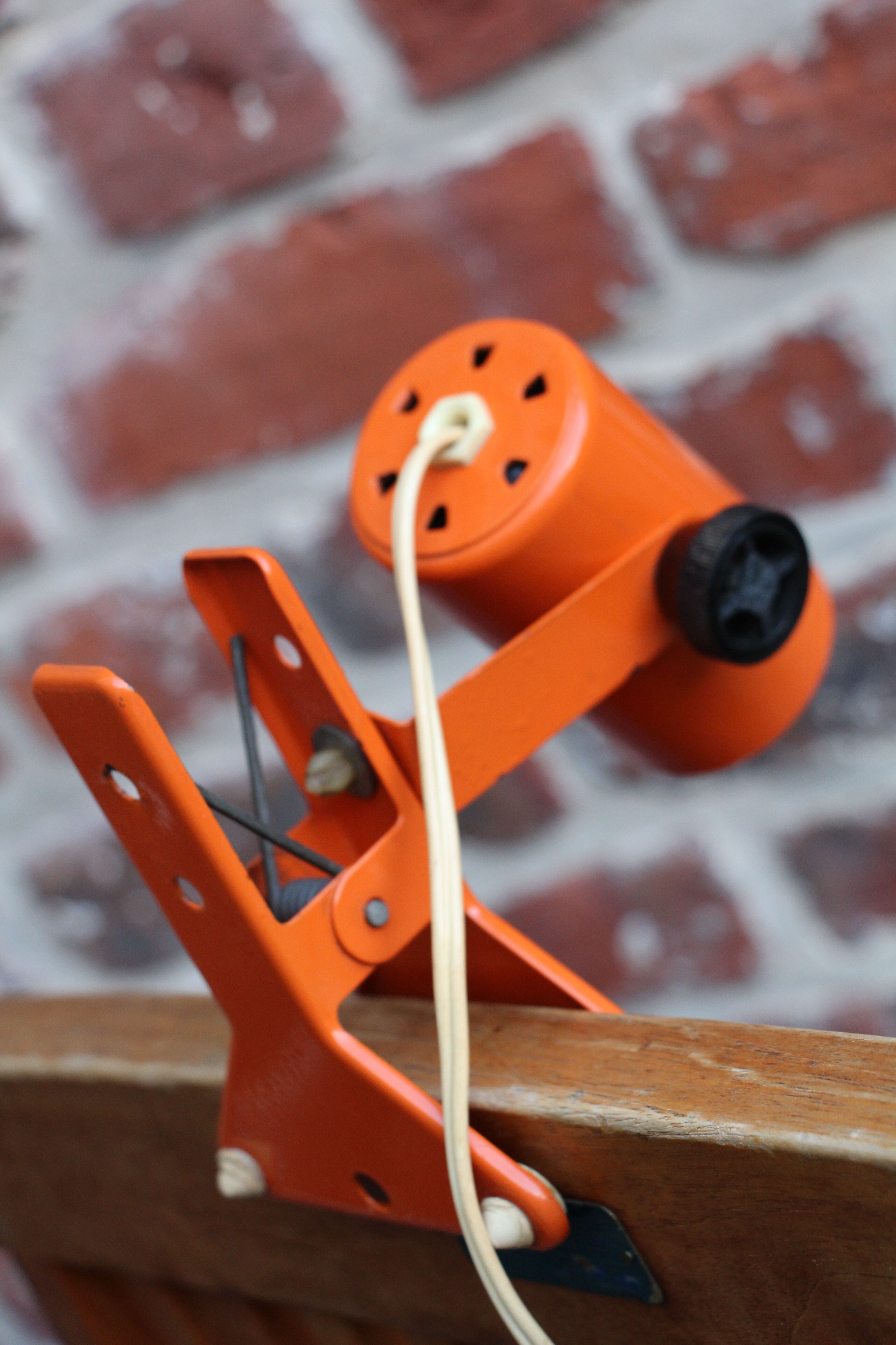 Seventies orange clip spot