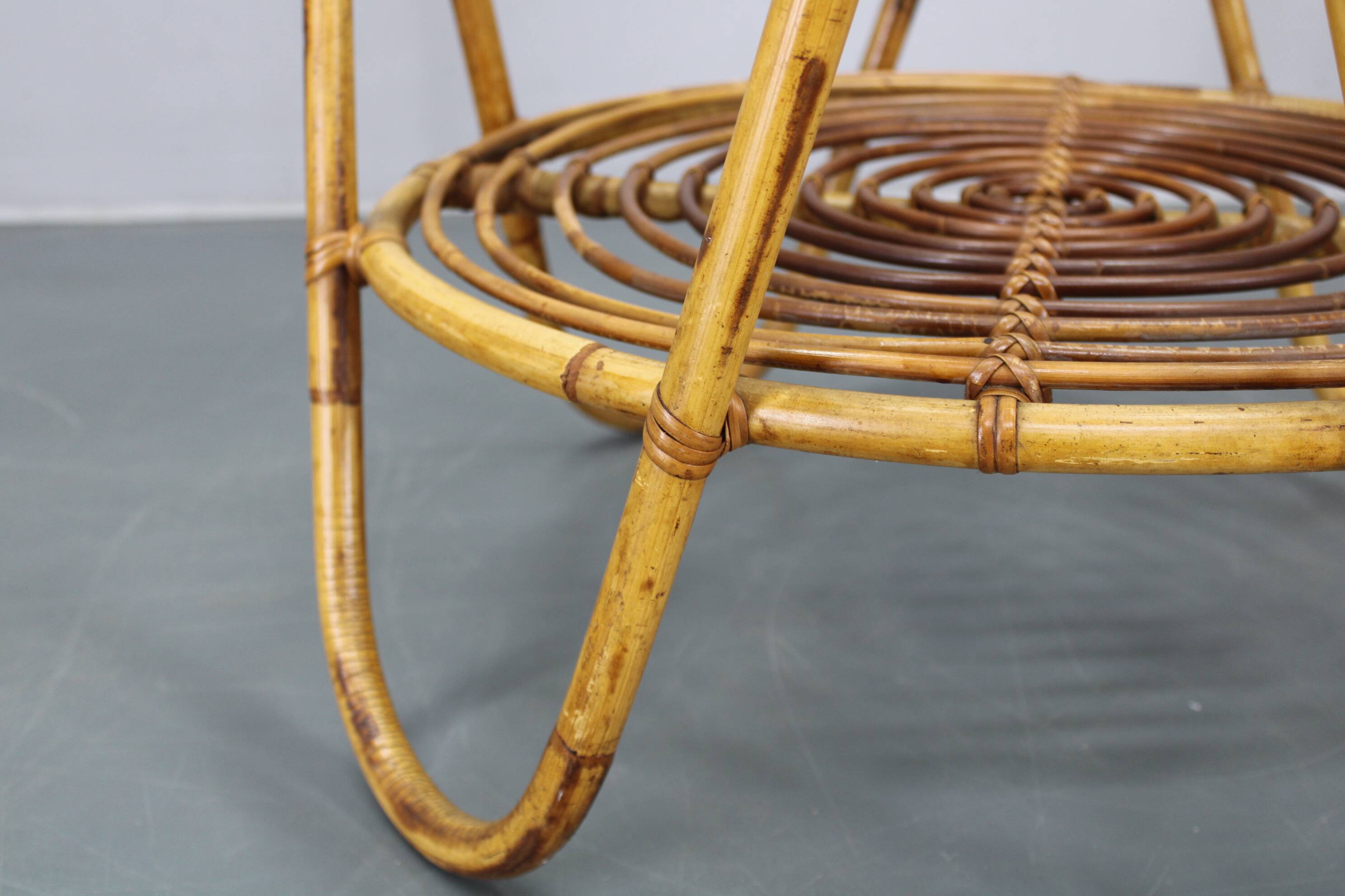 1960s Italian rattan coffee table with glass top, mid-century round design