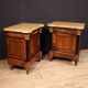 Paire de tables de chevet italiennes du 20e siècle avec plateau en marbre.