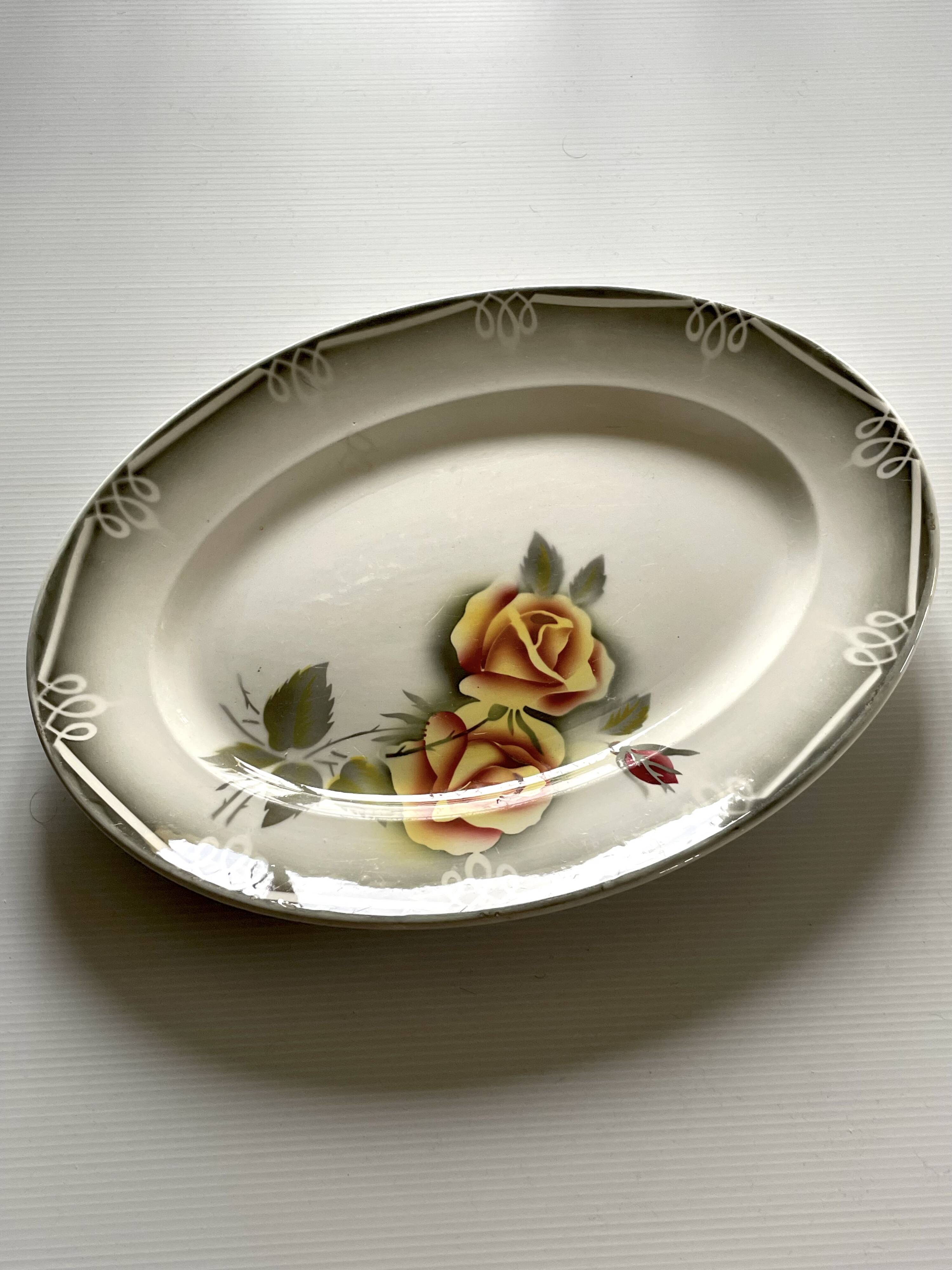 Very nice old dish from Digoin model "Adèle" in good condition.