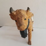 Vache en bois sculpté et peint