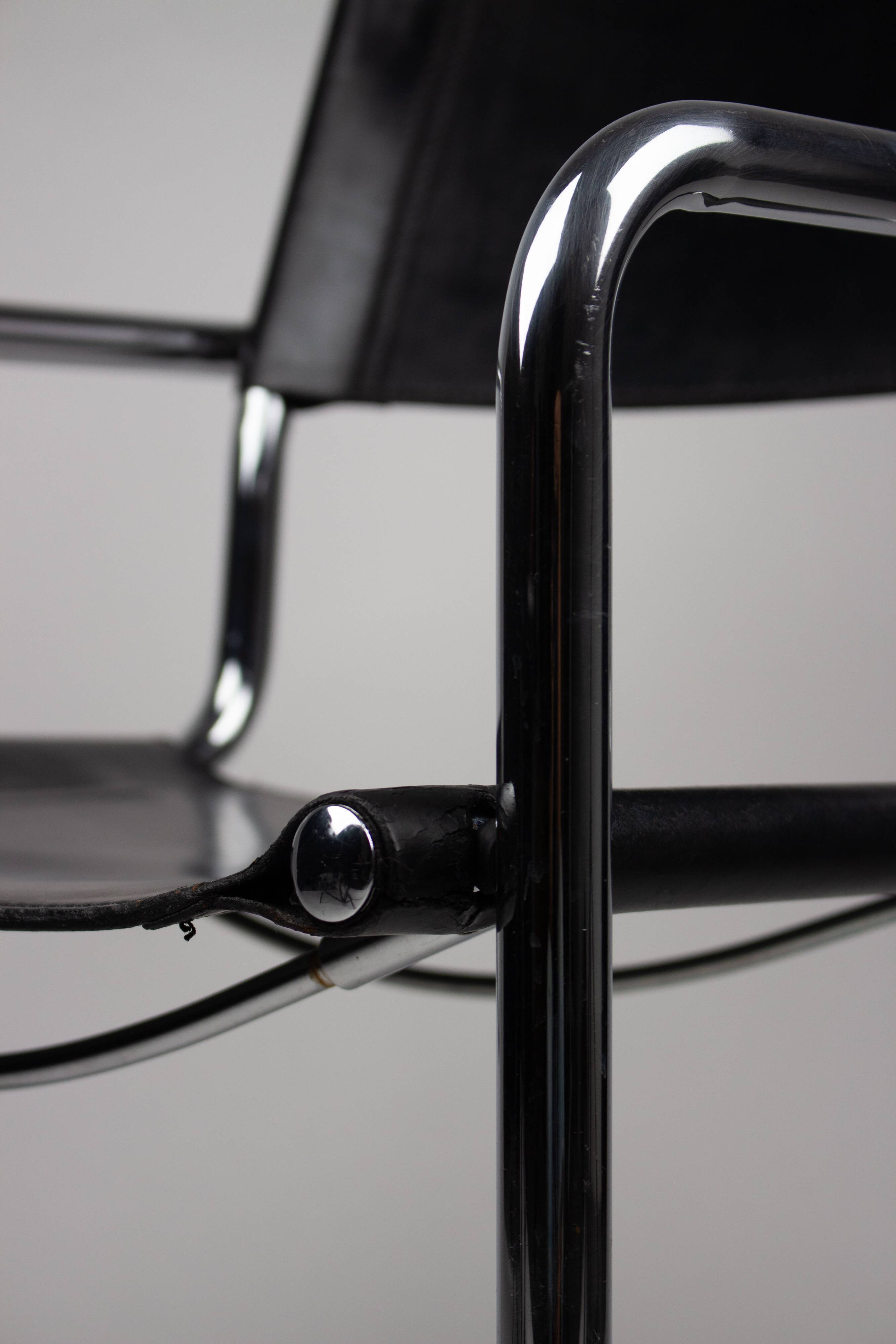Pair of Matteo Grassi MG5 chairs in black leather and chrome