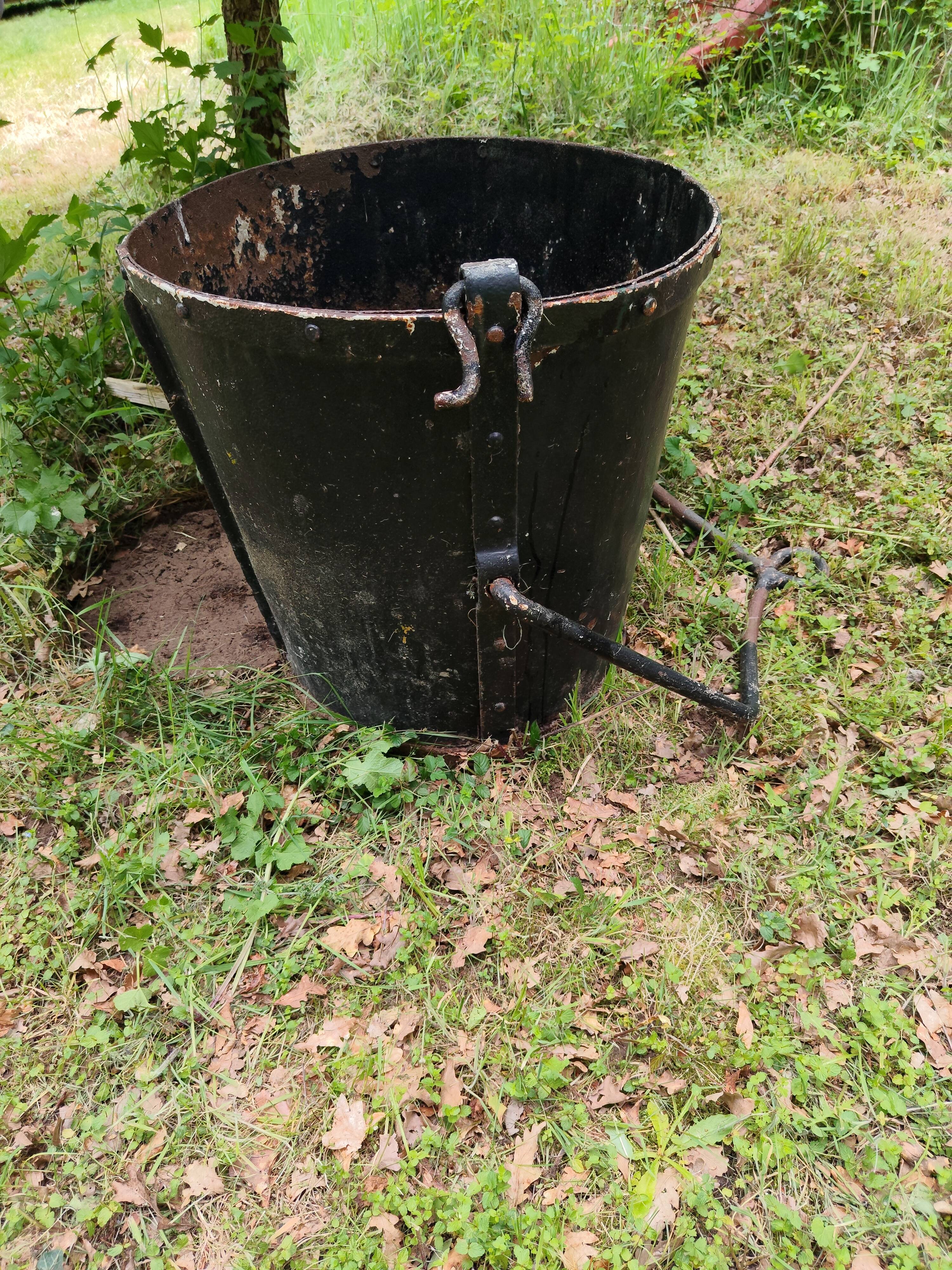 Set of 2 old industrial pot covers for planters, 1 m.