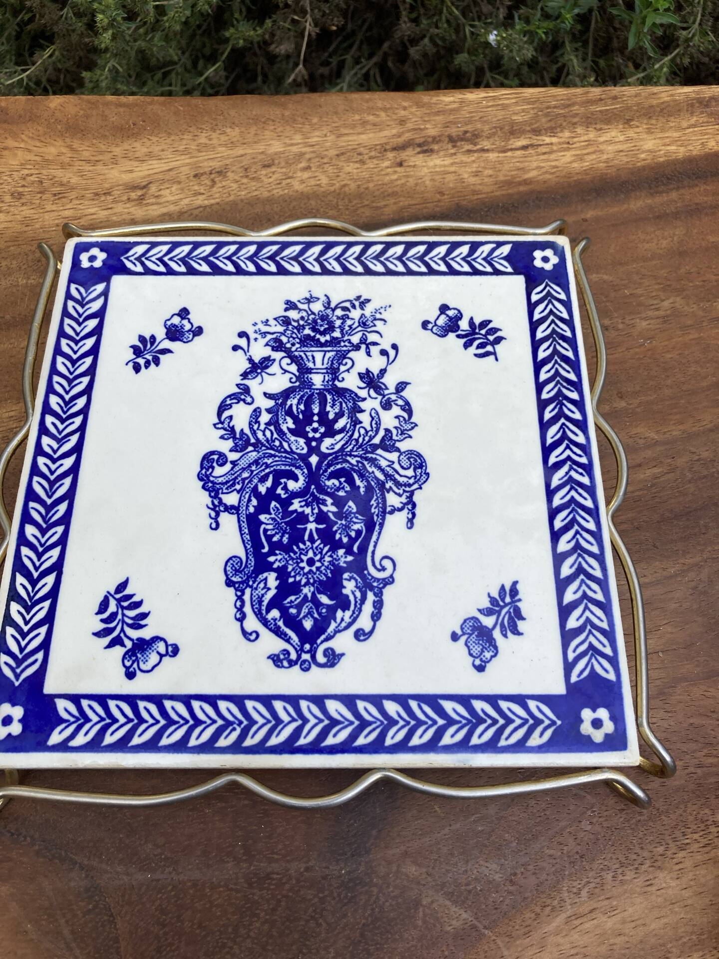 Vintage chic Gien earthenware trivet