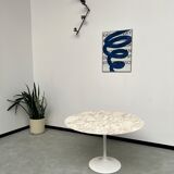 Florence Knoll round table, marble top and tulip base, circa 1960, Eero Saarinen