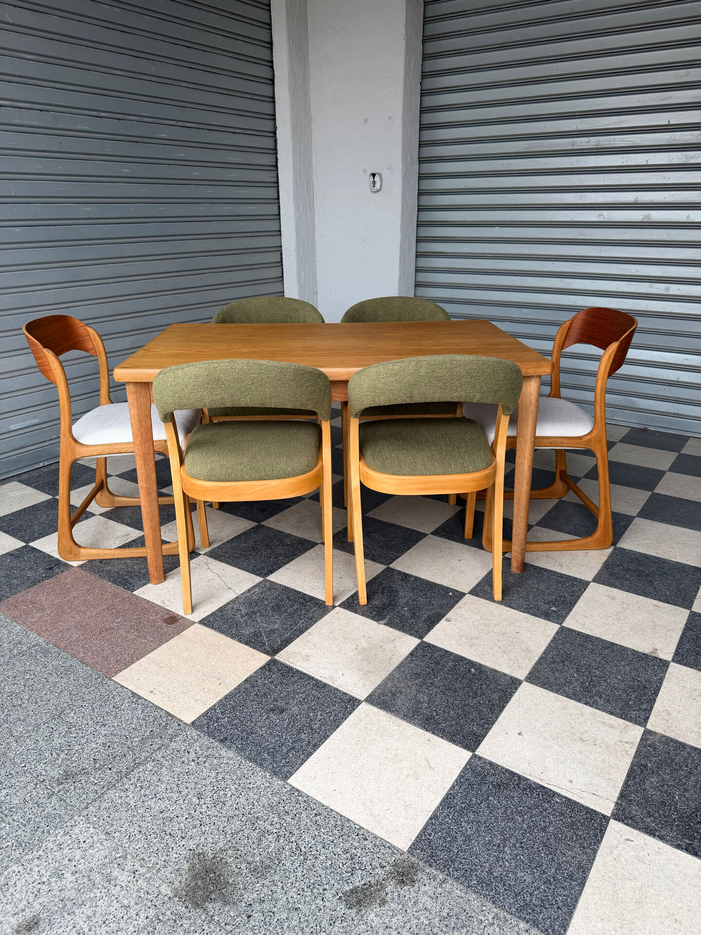 Table scandinave en chêne