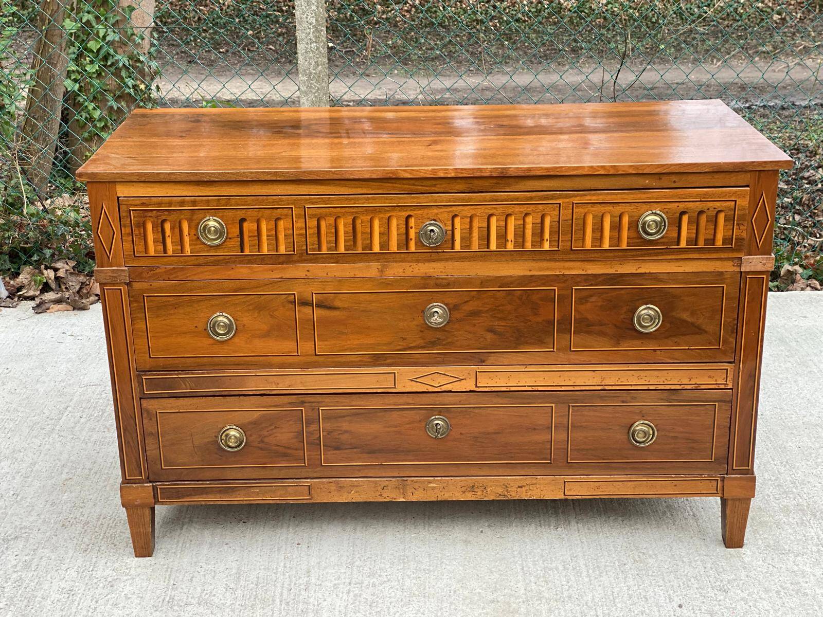 Commode noyer marqueterie brillant époque XVIII ème