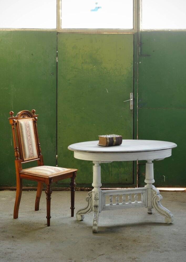 Table basse de salon de forme ovale, années 1800