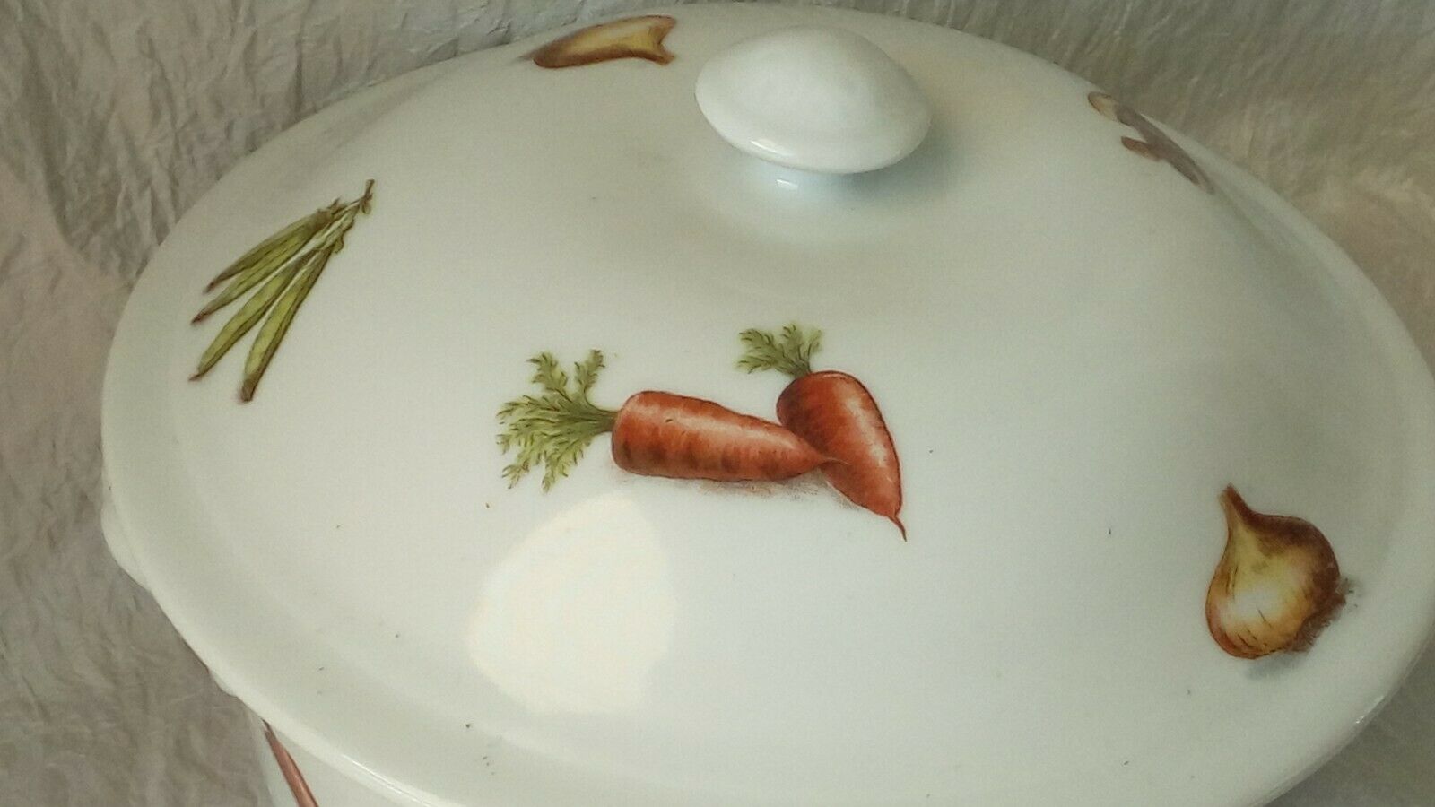 Porcelain soup with fire decor legumes 4 seasons