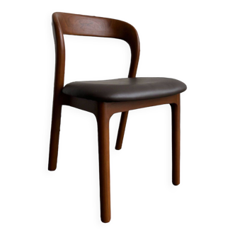 Chaise courbée en bois de teck avec assise en cuir marron foncé