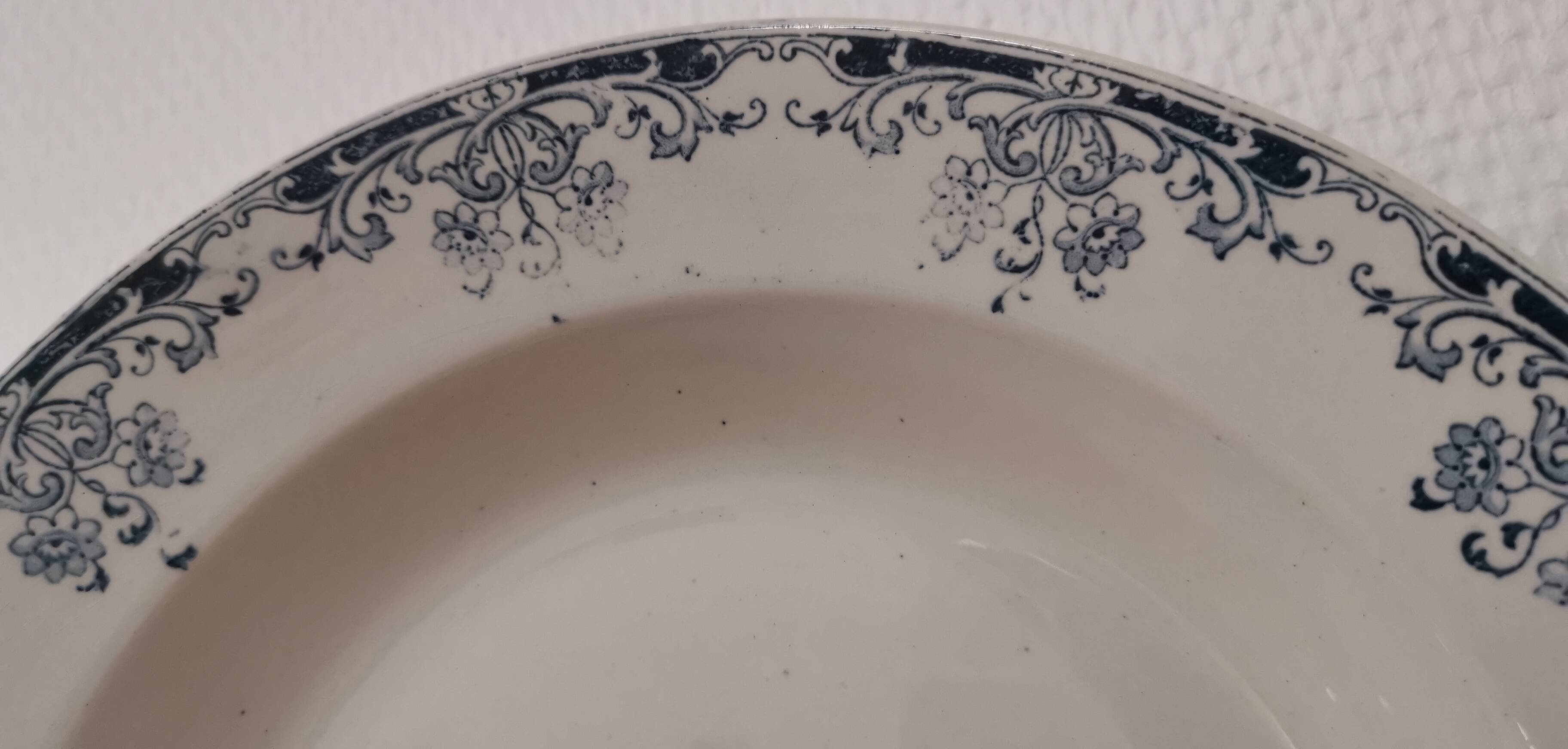 4 hollow iron earthenware plates, Mignon model, H & Cie